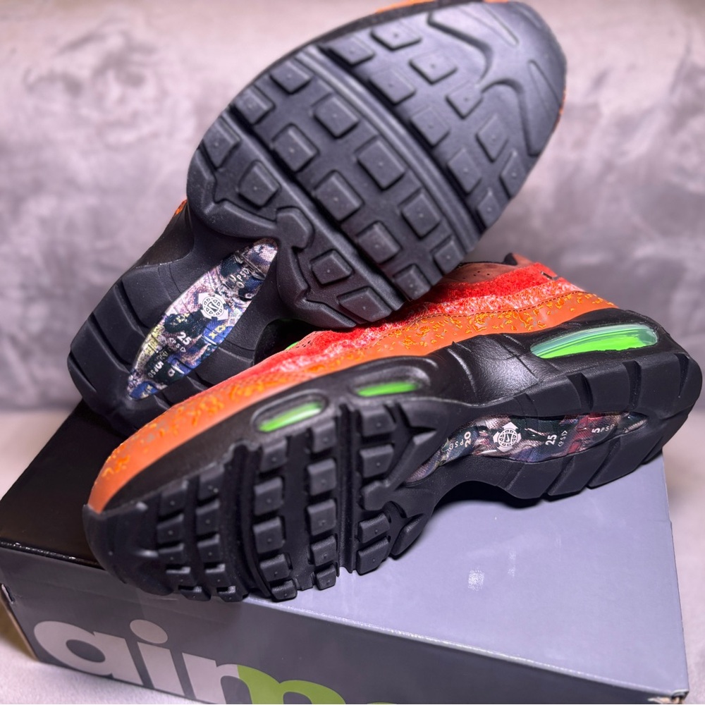 Nike Air Max 95 OG Bubble “Hong Kong” mens 10 - Picture 11 of 13